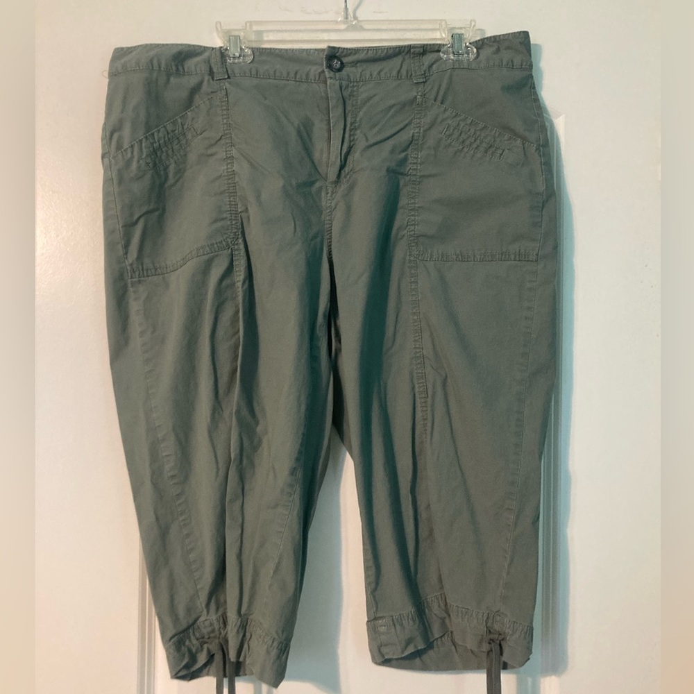 Dockers olive Capris